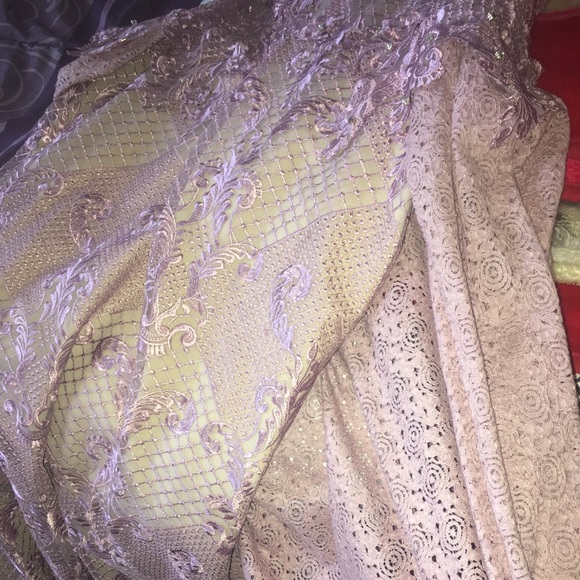 Mauve Gown with a train. Beautiful Gown - Picture 6 of 8